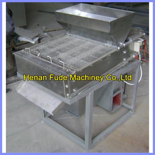 Quality Dry type peanut peeling machine 400kg/h, roasted peanut peeling machine for sale