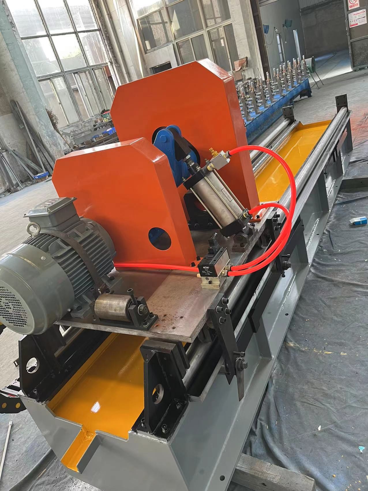 China Reliable Hot Friction Flying Saw Cut Off Machine Cutting Machine wholesale