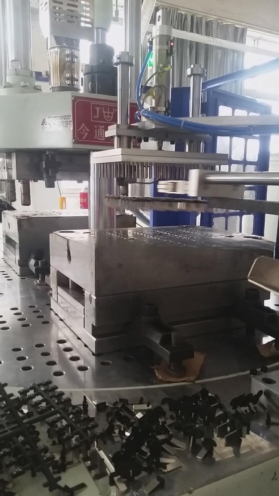 Hydraulic Rotary Vertical Injection Moulding Machine 40T 30mm Screw Diameter