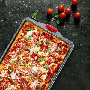 China Oilproof Muffin Silicone Baking Tray Lightweight Heat Resistant wholesale