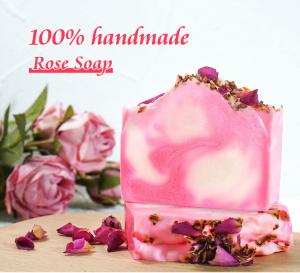 China 100G Fragrance Essential Oil Face Soap Rose Petal Cold Process Soap wholesale