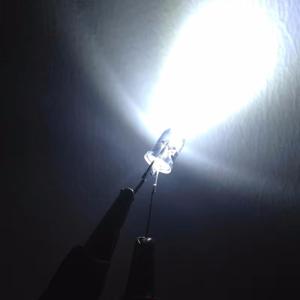 Dip Traffic Warning Light LED Diode 5mm 45deg White Color 9000K 22000mcd Clear