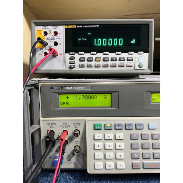 Fluke 8808A 5.5-Digit Dual-Display Bench Fluke Multi Meter With 1-Year Basic DC Voltage Accuracy 1000 V DC 750 V AC 10 A RS-232