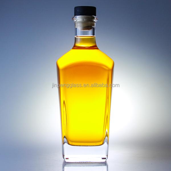 700 ml Square Gin Bottle with Cork Finish and Thick Bottom Made of Extra Flint Glass