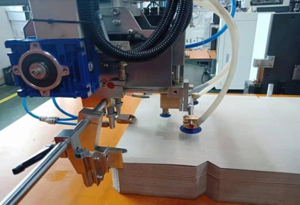 Quality High Accuracy Intelligent Rigid Box Making Machine With 20 - 25pcs/min Making big boxes for sale