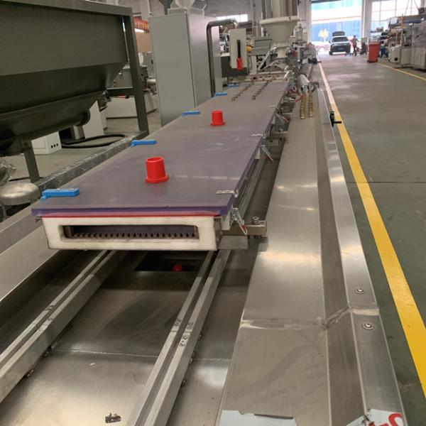 Twin Screw WPC Board Making Machine Energy Saving Horizontal Blade Feeding