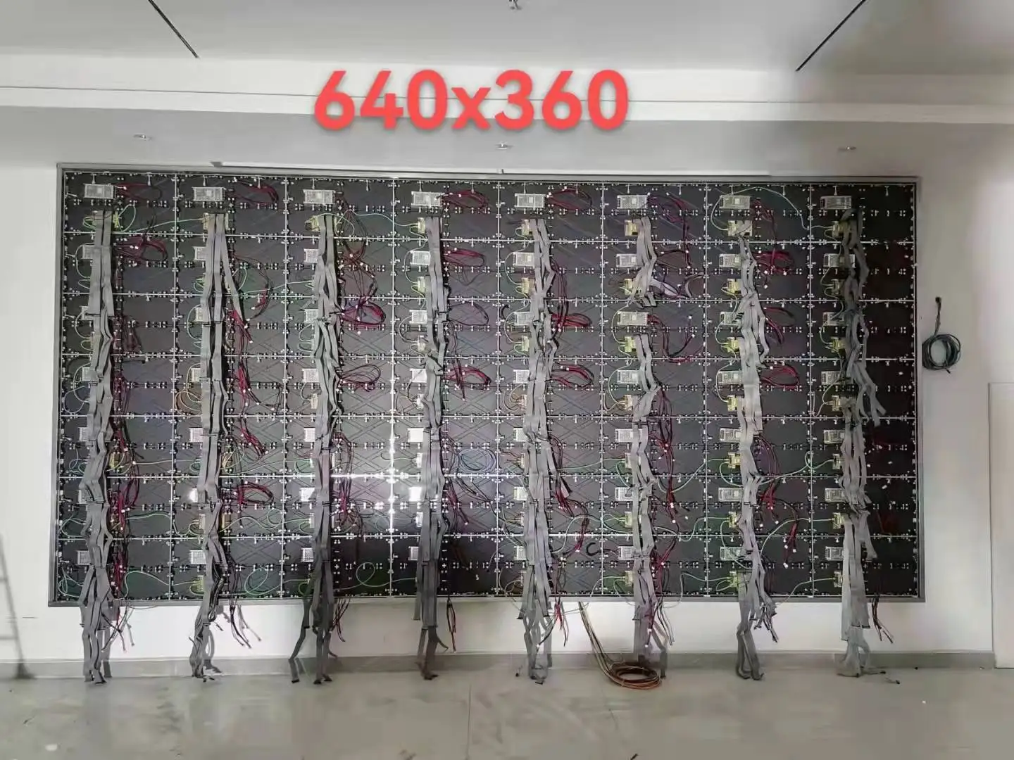 HD TV Indoor P1.8 P1.6 P1.5 P1.25 P2.5 640x360mm Indoor Die Cast Aluminum Cabinet Mobile Led Display Screen