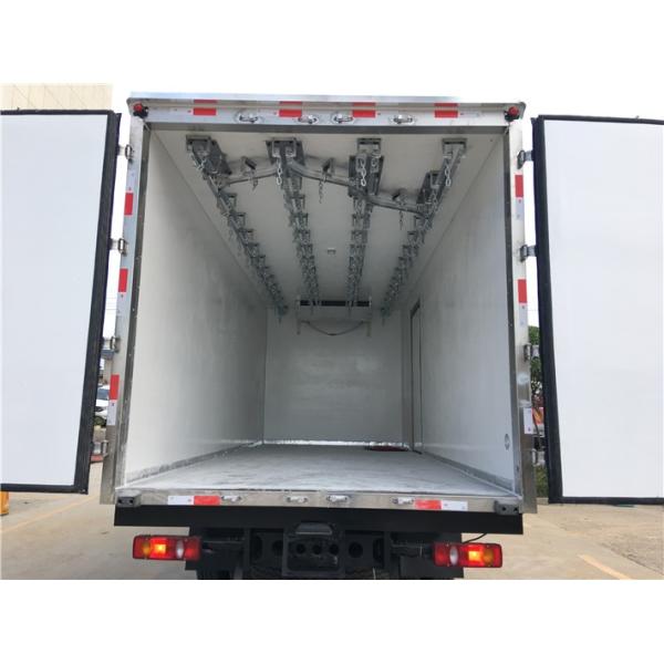 White / Red Color 6.8m FAW 4X2 Refrigerated Truck With 5800mm Wheelbase