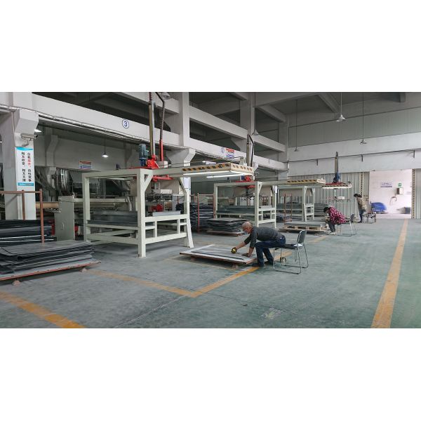 Supply Real Wood Veneer SPC Flooring with Advanced Click System and SPC Rigid Core