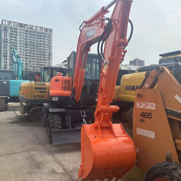 Used Doosan Digger DX60W Secondhand 6ton Small Type Mini Wheel Excavator