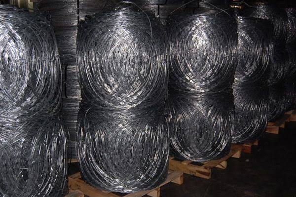 Iron + Zinc Cross Type Concertina Flat Wrap Razor Wire 900mm BTO 22 Series