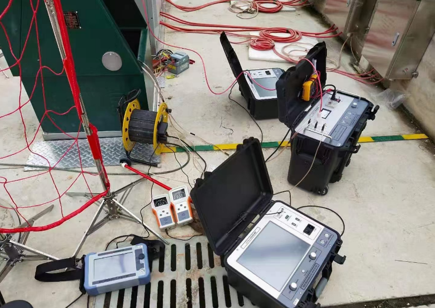 Low Voltage Surge Generator 12kV 864J Discharge Power 400W Impact