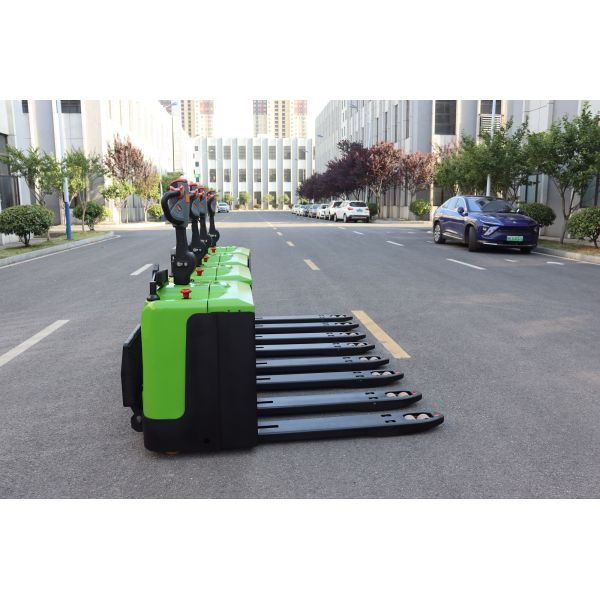 1550mm Fork Battery Powered Pallet Truck For Food & Beverage Factory