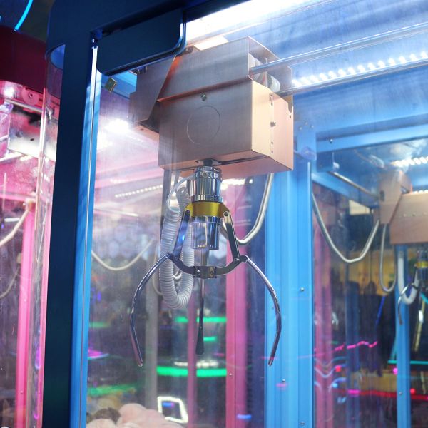Small Toy Claw Crane Machine For Rent / Claw Machine Cabinet Electronic