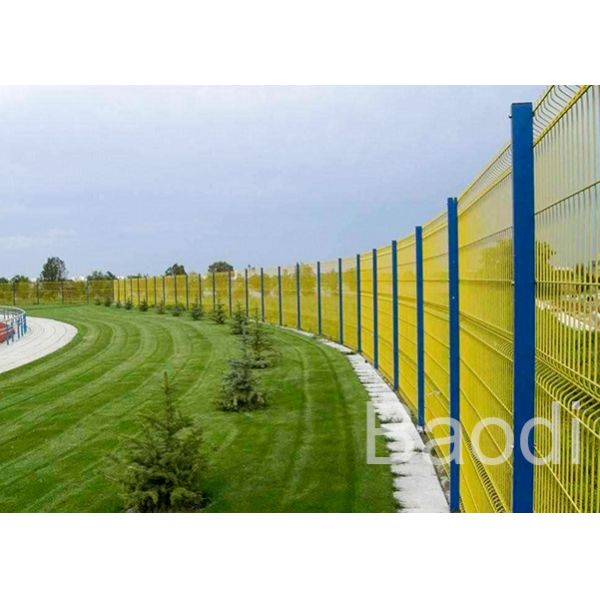 Strong Plastic Wire Mesh Fence Curved Welded Panel High Strength With Square Post