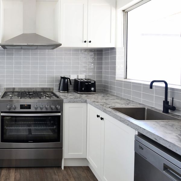 Custom Shaker Style White Kitchen Cabinets Matte Lacquer Kitchen Cabinets For Sale