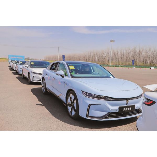 5088×1970×1515MM Dong Feng Voyah "Race The Sun" Pure electric range 580KM - 680KM