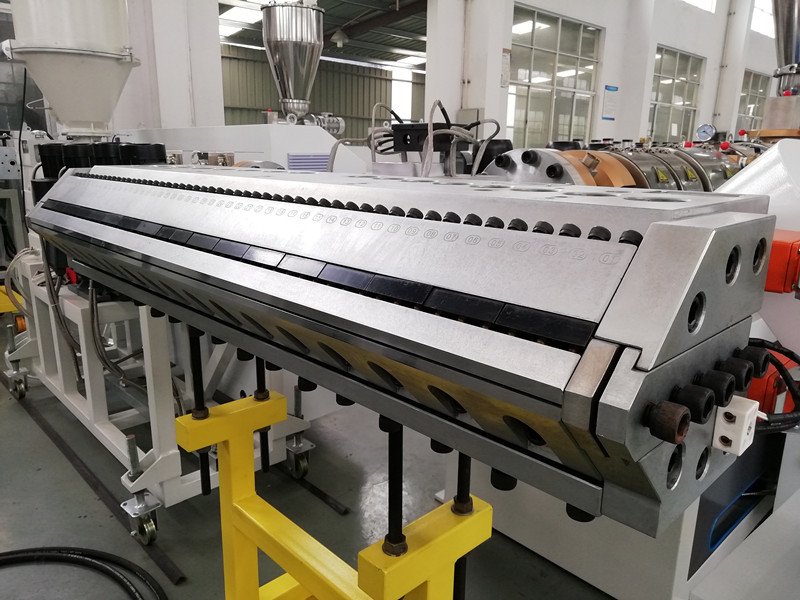 PVC Roof Panel Roll Forming Machine Extrusion 75 Kw Sheet Thickness 2-3mm