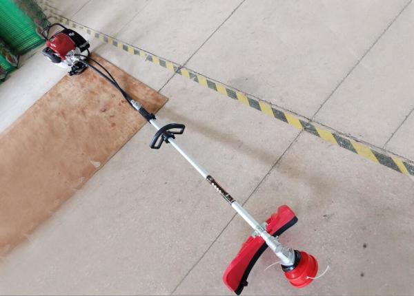 Quality 4 Stroke Gasoline Petrol Brush Cutter Copy Honda GX35 Fuel Tank Capacity 650ML for sale