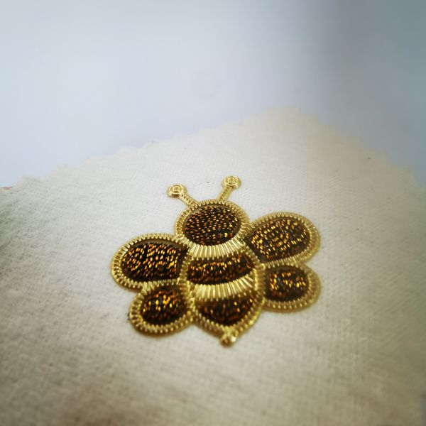 Stylish And Lovely Bee Embroidery Patch Electroplating For Clothing