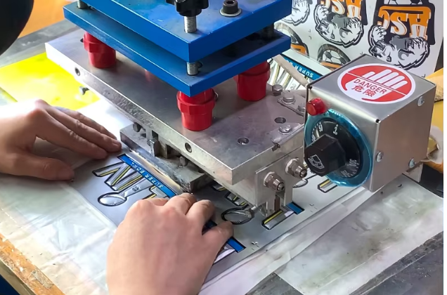 Sustainable Custom Sparkling Pink Yellow TPU Patch Puffy Labels Customized For Clothing