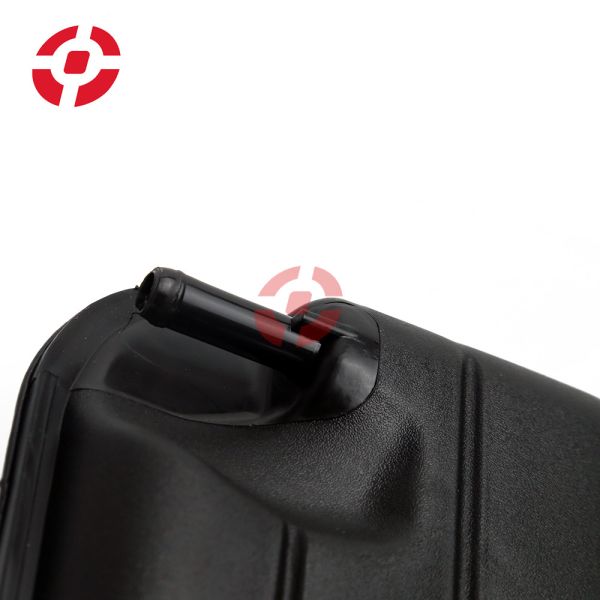 C2D36671 Auto Cooling Systems Engine Radiator Cooling Pot Coolant Expansion Tanks