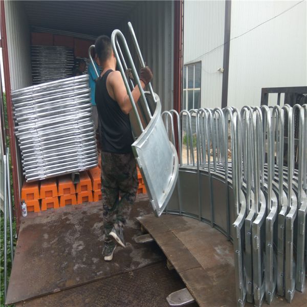 Round Bale Feeder Cattle