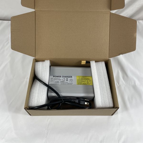 Fast Lithium Battery Chargers Customized 84V 5A Charger ABS Case Mateial