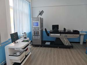 China Rehabilitation Non Surgical Spinal Decompression Machine Traction Lumbar Pain wholesale
