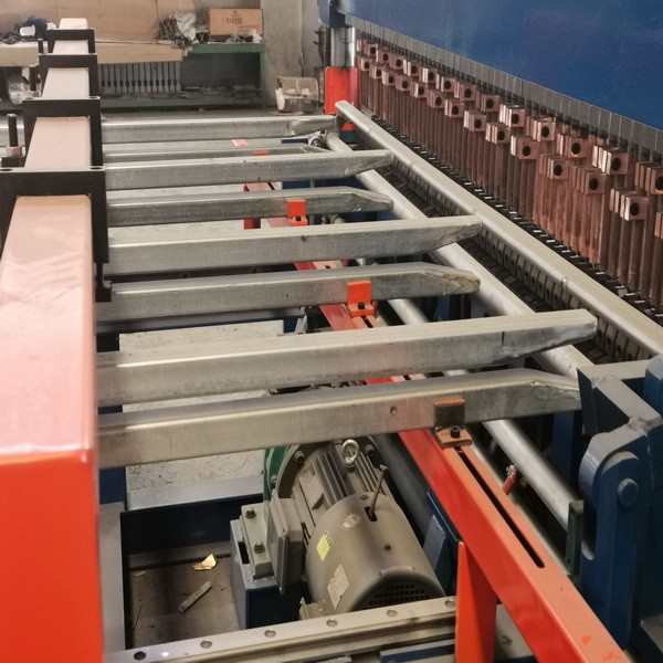 PLC Screen Servo Motor CNC Spot Welding Machine 3300mm Mesh Width