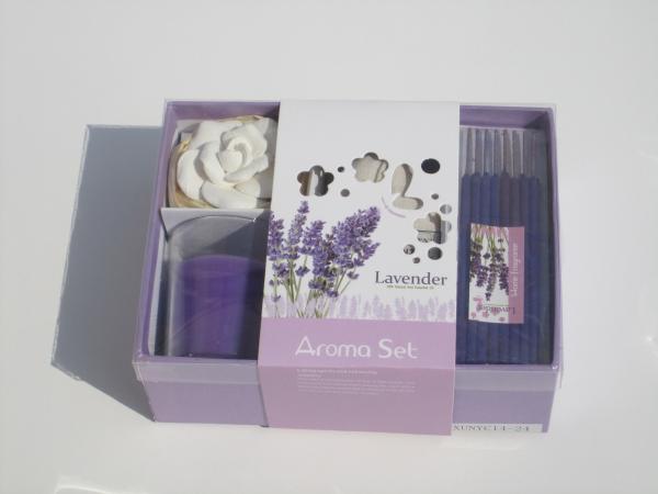 Quality Purple lavender fragrance scented pillar candle and rose candle with printed label packed into gift box for sale