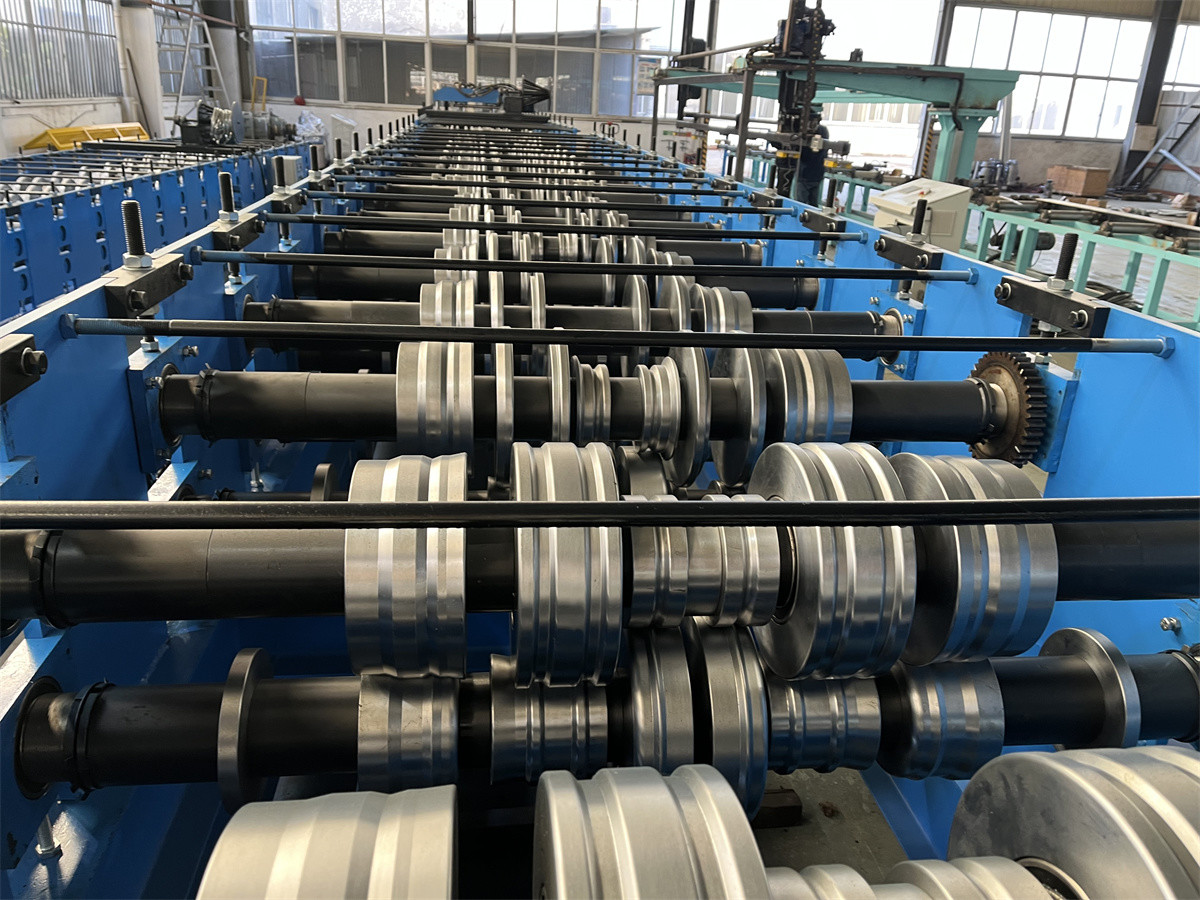 Customized Design Floor Deck Roll Forming Machine With Chain Drive System And 30kw X2 Motors