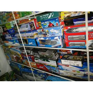 Sample Toys Miscellaneous, many quantities sold by weight price