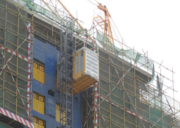 China Rack Pinion 450M Man Hoist Construction Site Lift on sale China Rack Pinion 450M Man Hoist Construction Site Lift on sale