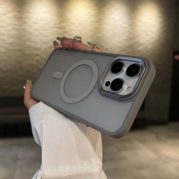 Skin Friendly Magnetic Phone Case Customized Mobile Phone Protective Cases Trend Style