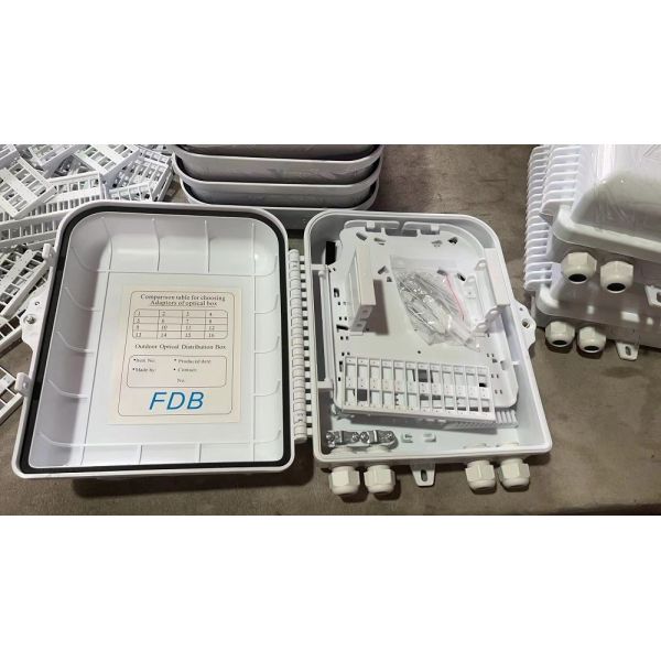 White Fiber Optic Splitter Box LC 1x16 PLC Splitter Wall Mount