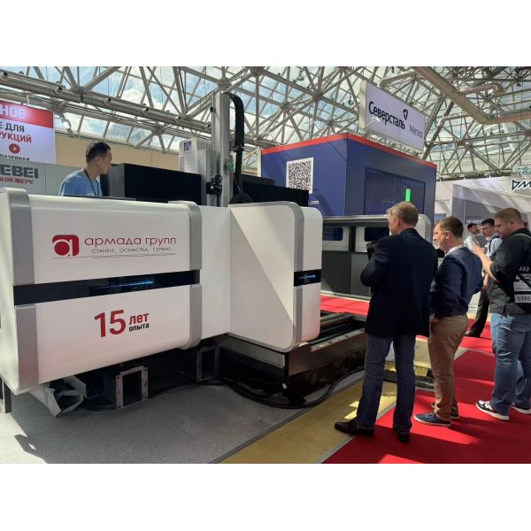 Raytools Laser Head Fiber Laser Cutting Machine for Versatile Cutting Applications