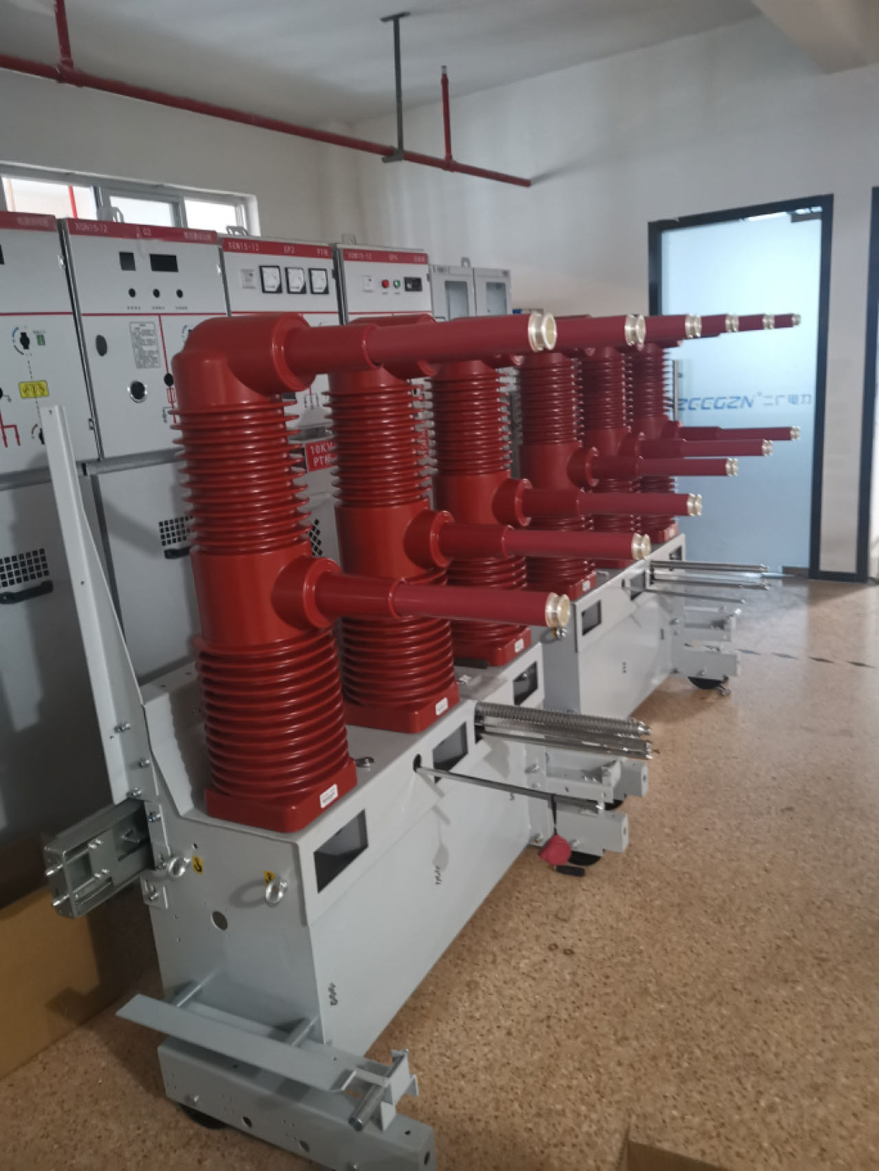 Indoor Vacuum Three Phase Circuit Breaker 40.5 KV High Voltage 2000A-4000A/31.5kA
