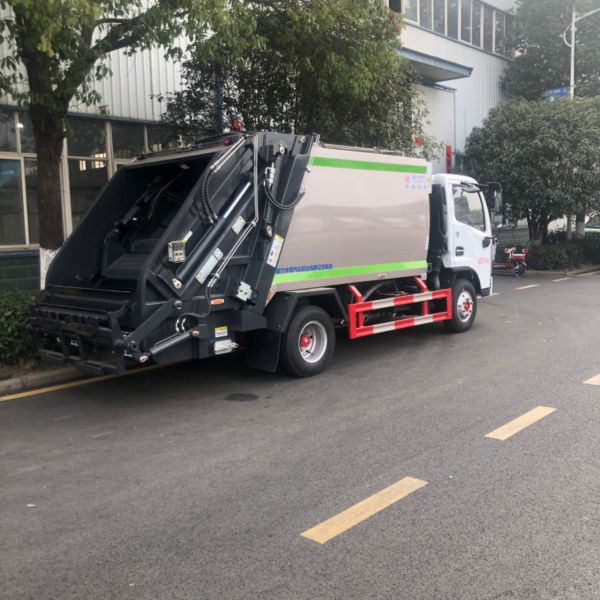 Dongfeng Small Compressed Compactor Garbage Truck 7m3 7cbm For Residential Area