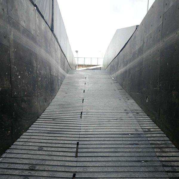 1000*500*25mm Or Customized Rubber Anti-Slip Mat Embedded With 5 Mm/4mm Steel Plate