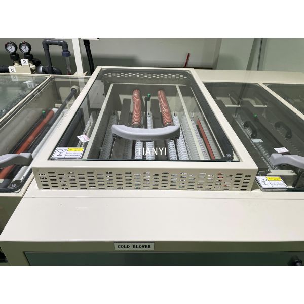 Industrial Horizontal Chemical Cleaning Machine For Electronics Industries