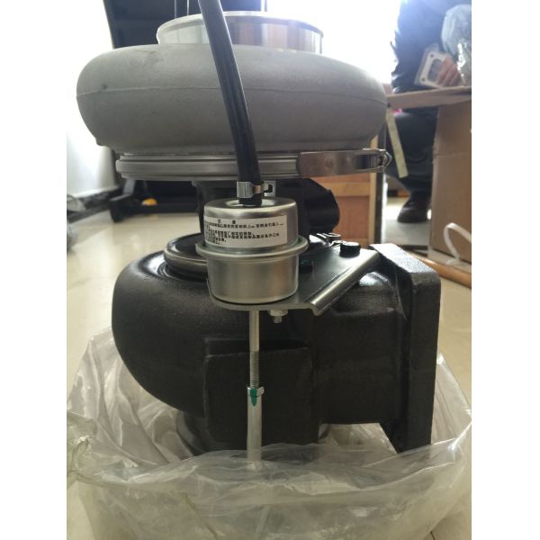OEM VOLVO TURBO part No.: E11033755，use for HITACHI EH650 Turbocharger