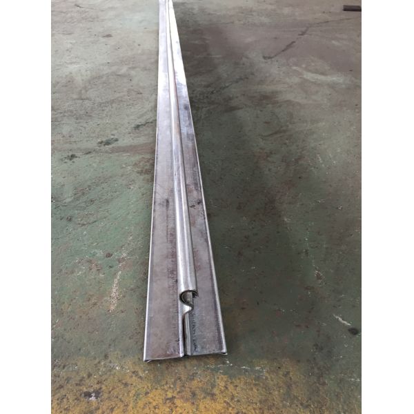 Single Chain Drive 0.7 - 1.2mm Thick Cold Roll Former Shutter Door Bottom