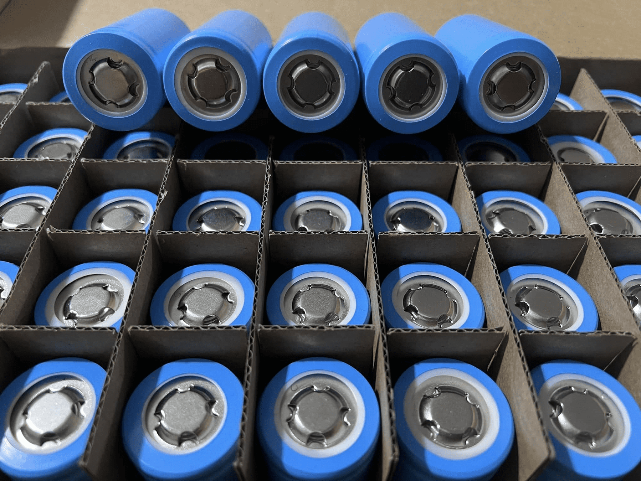 Wholesale 18650 Cylindrical Cell 3.6V Lithium Ion Battery Cell 26650 Battery Cells for EV Energy Storage System
