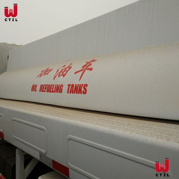 Single Row 116HP Refueling Tank Truck HOWO Fuel Tank Truck