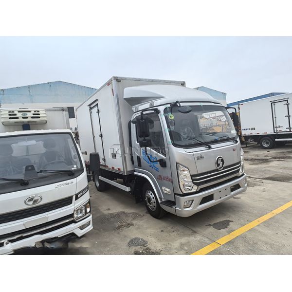 Cheap Price Left Hand Drive Light Lorry Truck 4x2 Shacman New Truck 150hp Cargo Truck for Sale
