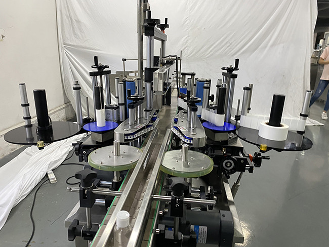LIANHE ISO Bottle Labeling Machine , Multipurpose Water Bottle Sticker Label Machine