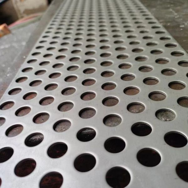 Perforated Stainless Steel Sheet Grade 304 Metal Sheet 0.5-3.0mm Hole 0.5-10mm