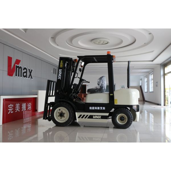 3 Ton Diesel Forklift Truck 6000mm Max Lifting Height High Capacity