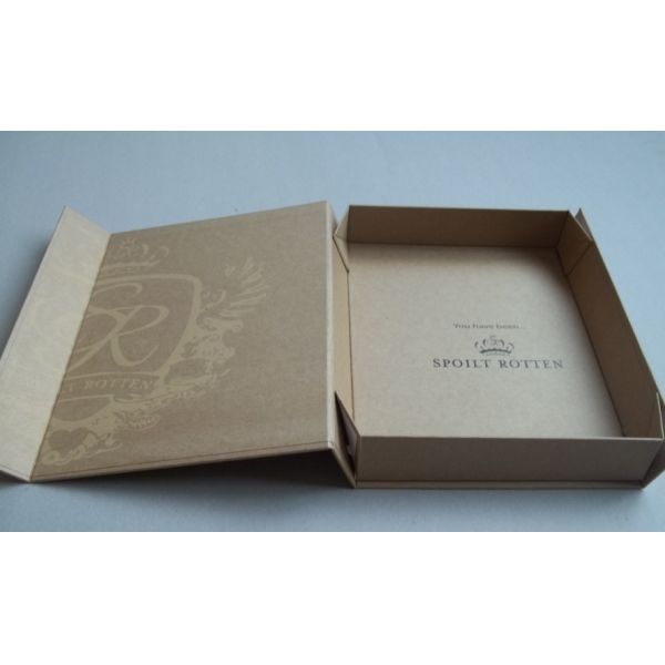 Custom magnet folding kraft paper flat pack box luxury magnetic gift box with magnet closure